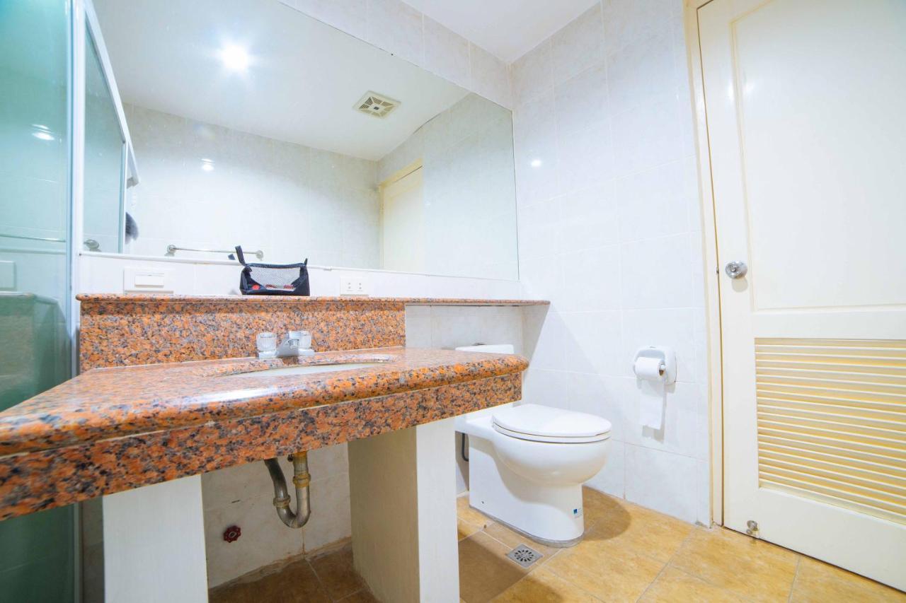 Reddoorz Premium @ Korea Town Angeles City Exterior photo